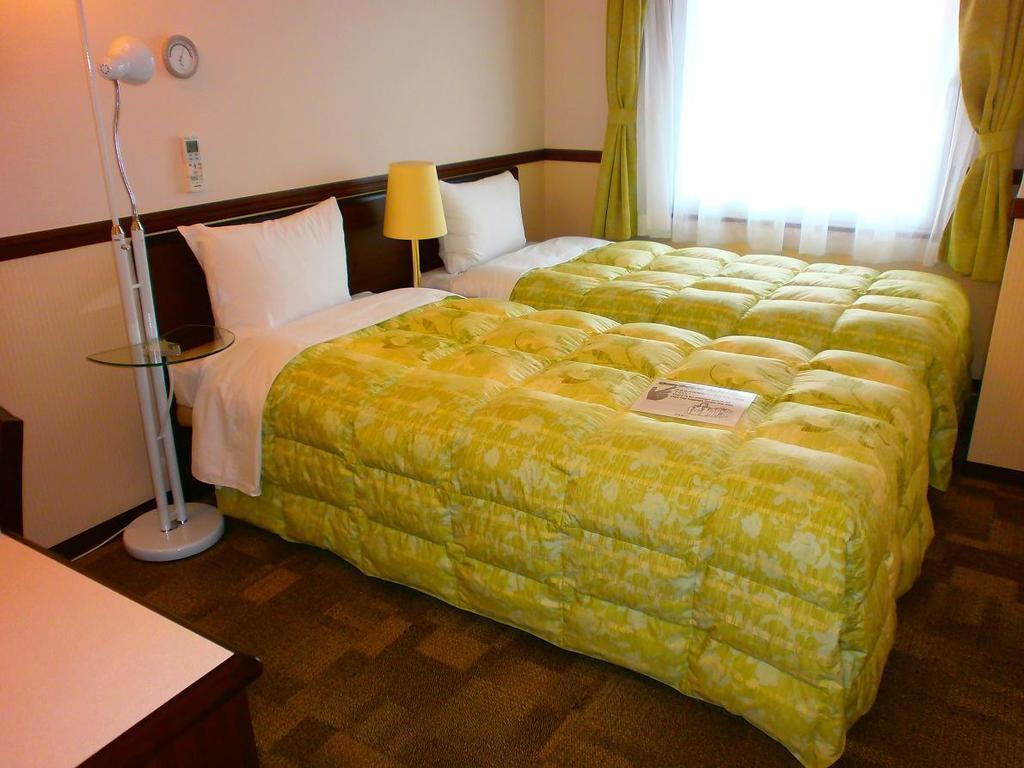 טויונאקה Toyoko Inn Osaka Itami Airport מראה חיצוני תמונה